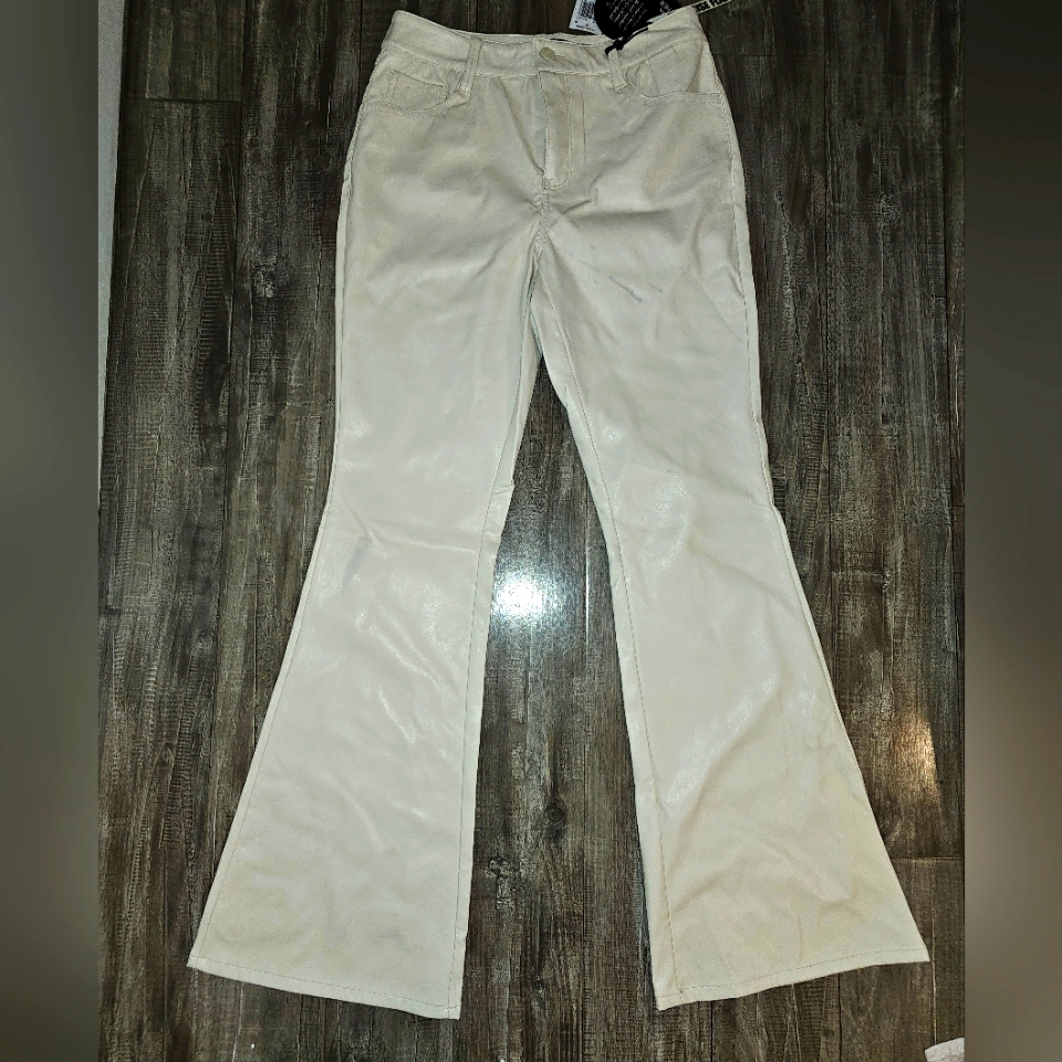 Nwt Dollhouse Hi-Rise Flare White Jeans Sz 5, Never Worn In Perfect Condition